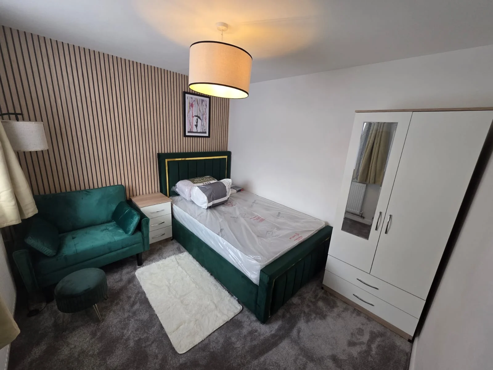 The Roundabout, property photograph 14