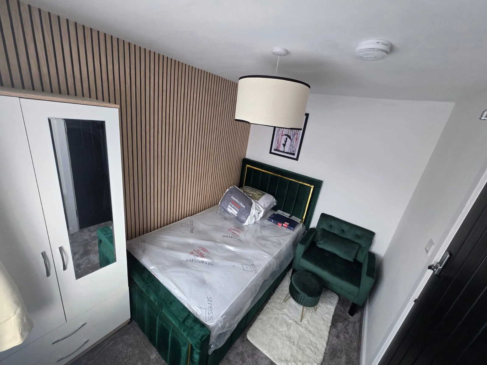 The Roundabout, property photograph 15